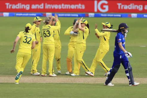 Australia retain Women's Ashes with a thrilling three-run win over England