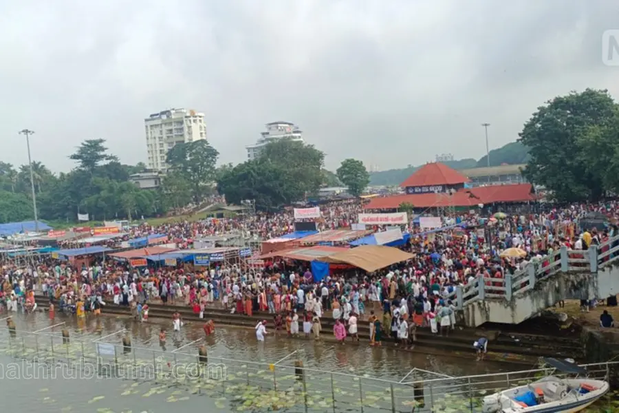 Rains keep off; thousands offer Karkidaka Vavu bali across Kerala