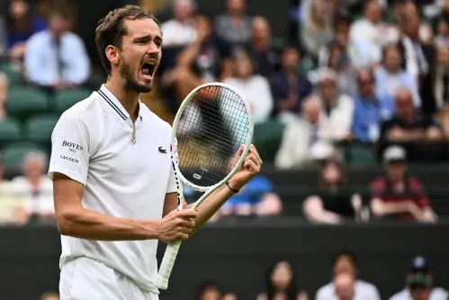 Medvedev defeats friend Fucsovics at Wimbledon
