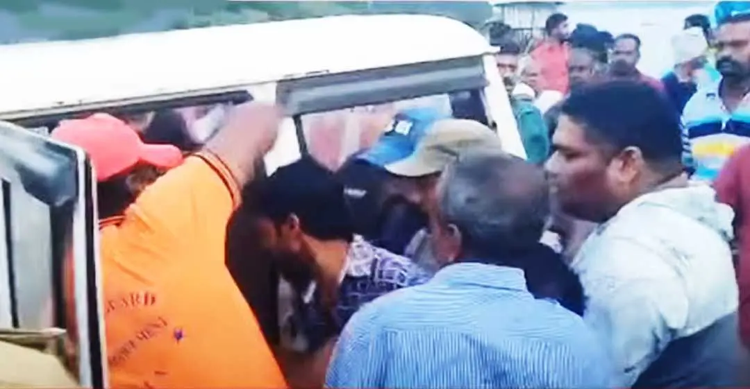 Kunjumon being taken to hospital | Photo: Mathrubhumi News
