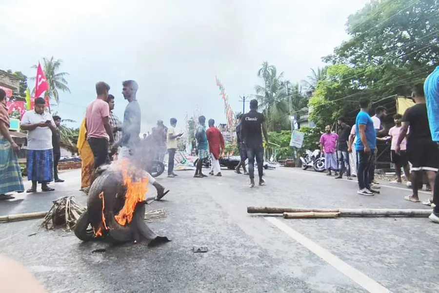 Panchayat polls underway in Bengal's rural areas; Several killed, violence unleashed