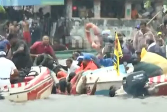 Snake boat capsizes during Champakulam boat race, all rescued
