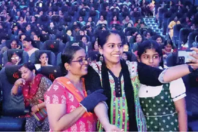 Women's associations give ‘housefull’ support to Thrissur theatre owner Girija