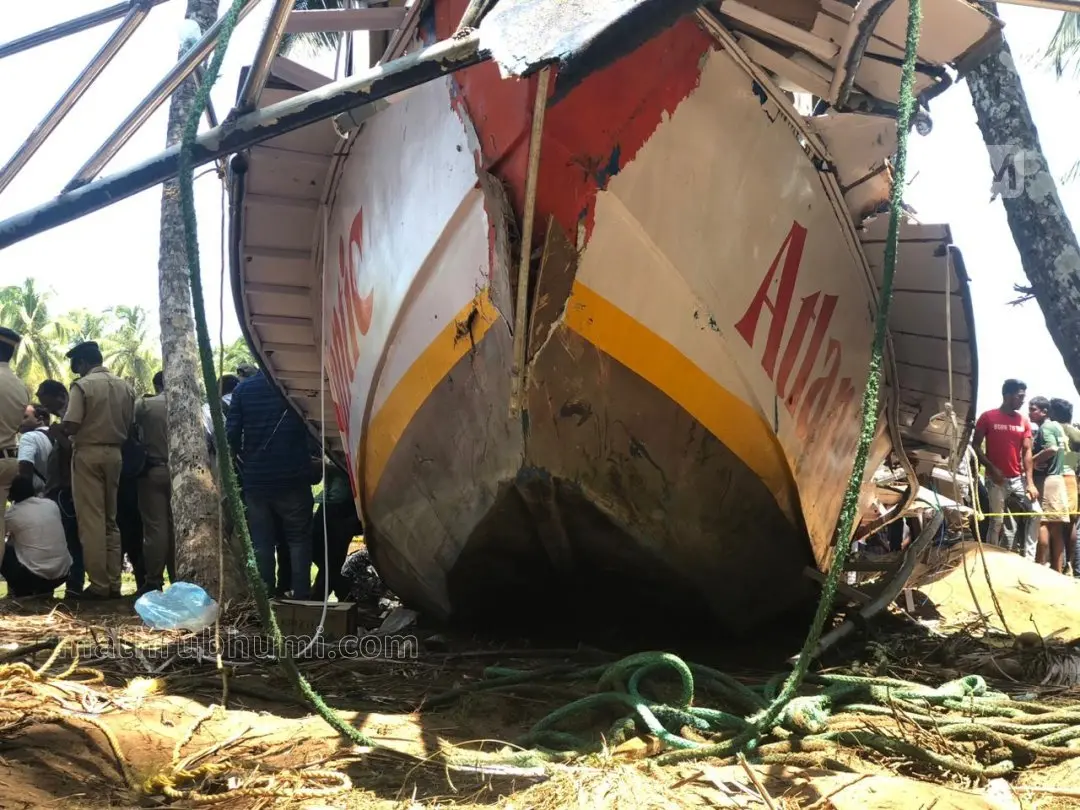 Boat that met with the accident in Tanur | Photo: Mathrubhumi / Nileena Atholi