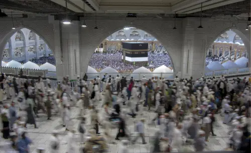 Muslim pilgrims circumambulate around the Kaaba, the cubic structure at the Grand Mosque, during the annual hajj pilgrimage, in Mecca, Saudi Arabia, Saturday, June 24, 2023. Muslim pilgrims are converging on Saudi Arabia's holy city of Mecca for the largest hajj since the coronavirus pandemic severely curtailed access to one of Islam's five pillars | Photo: AP