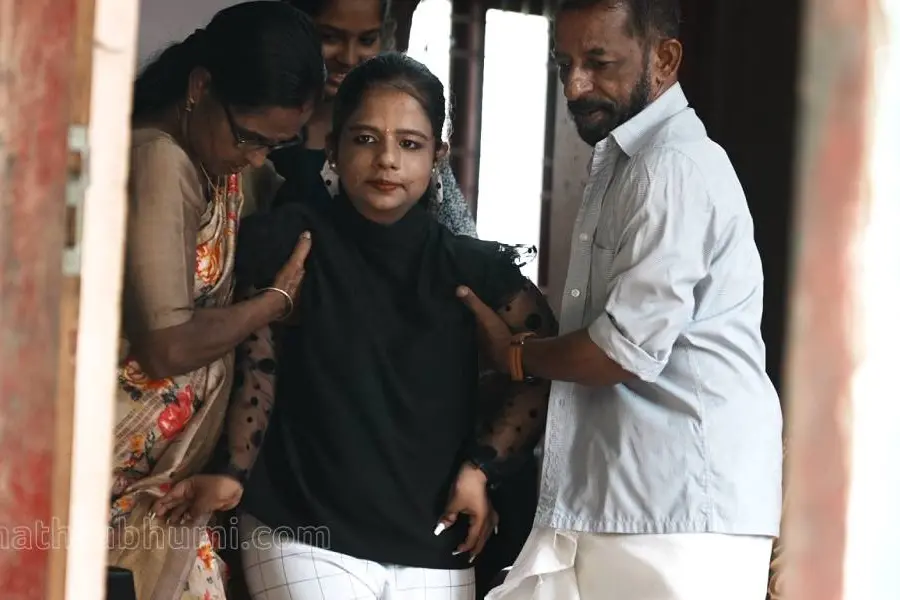 Girl defies odds, secures first rank in BA Malayalam at Maharajas college