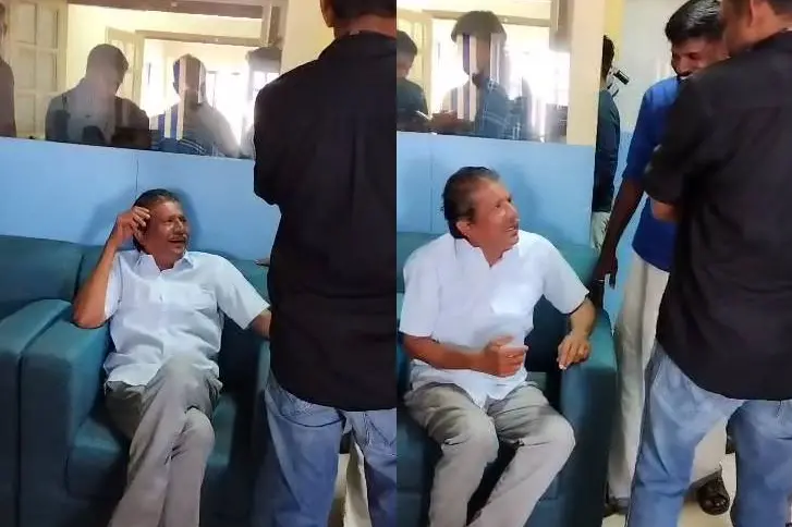 Alappuzha tourist information officer caught red-handed while accepting bribe