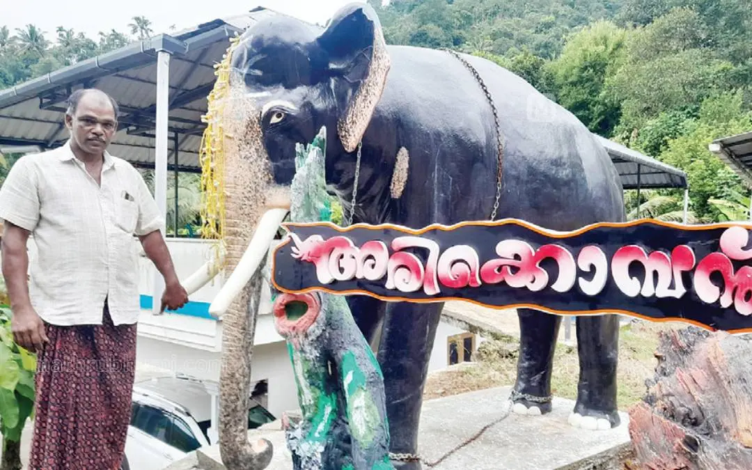 Babu in front of Arikomban's statue | Photo: Mathrubhumi