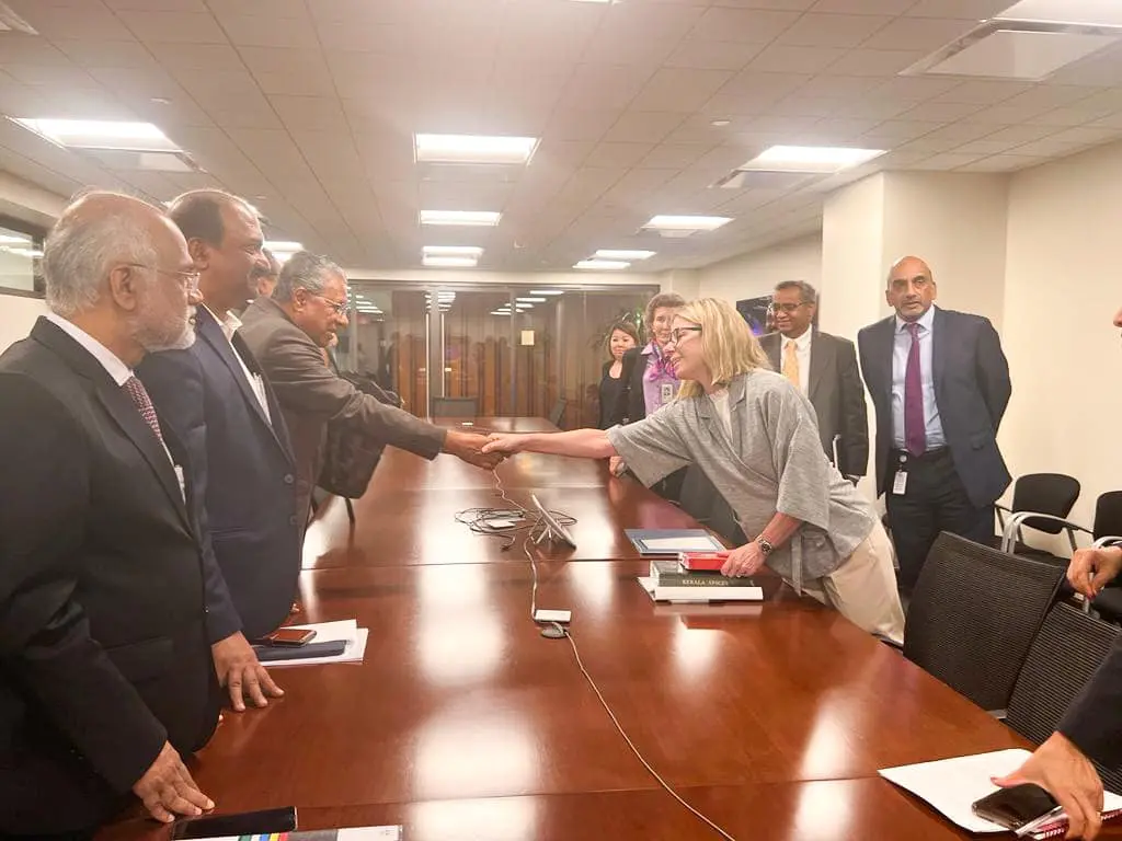 Kerala chief minister Pinarayi Vijayan and World Bank officials at a meeting | Photo: Facebook/PinarayiVijayan