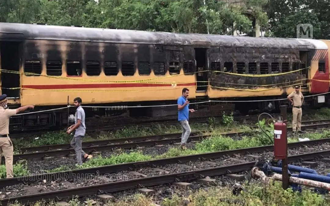 The empty railway coach that was set on fire at Kannur railway station. (Photo: Mathrubhumi)