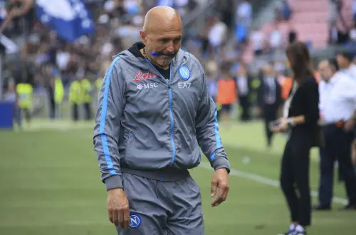 Napoli coach Luciano Spalletti walks off the pitch after the Serie A soccer match between Bologna and Napoli at the Bologna Renato Dall'Ara stadium, Italy, Sunday, May 28, 2023 | Photo: AP