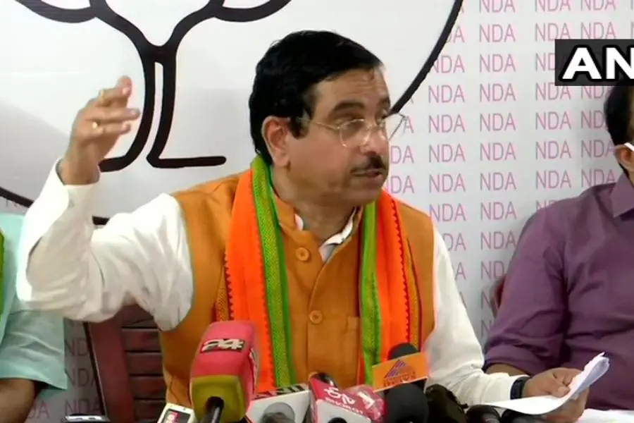 'Kushti' in Kerala, 'dosti' in Delhi, Pralhad Joshi accuses Left, Congress of hypocrisy