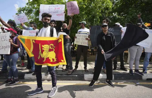 Sri Lankans protest demanding president Gotabaya Rajapaksa resign in Colombo, Sri Lanka, Monday, April 4, 2022 | Photo: AP