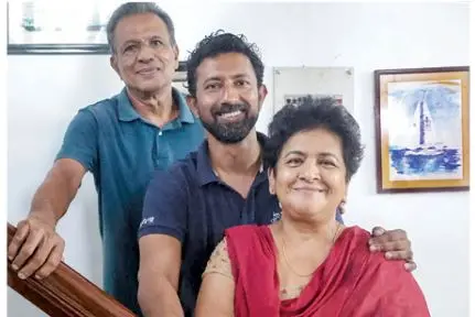 Abhilash Tomy with his parents | Photo: Mathrubhumi