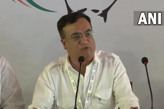 Services row: Cong leader Ajay Maken against supporting Kejriwal