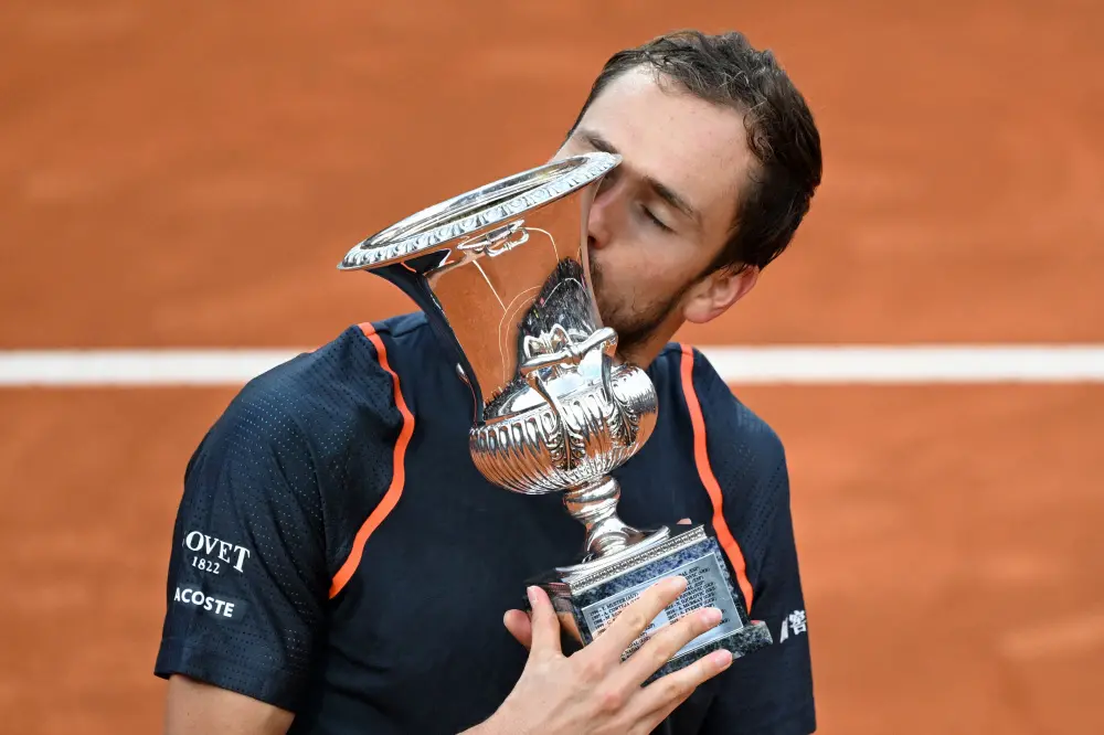 Daniil Medvedev kisses the trophy | AFP