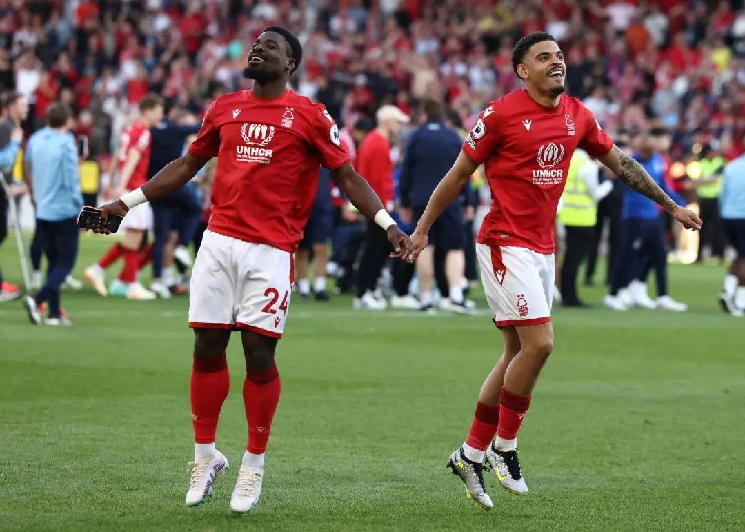 Serge Aurier (L) and Morgan Gibbs-White | Photo: AFP