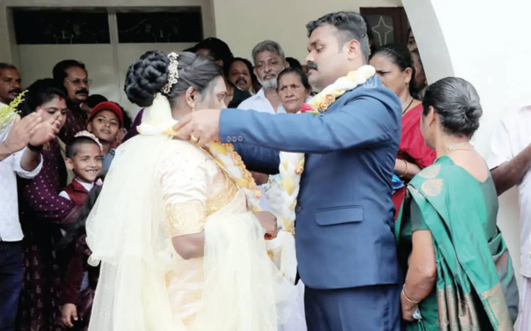 Justin John and Vijimol exchanged garlands in front of St Xavier's Church