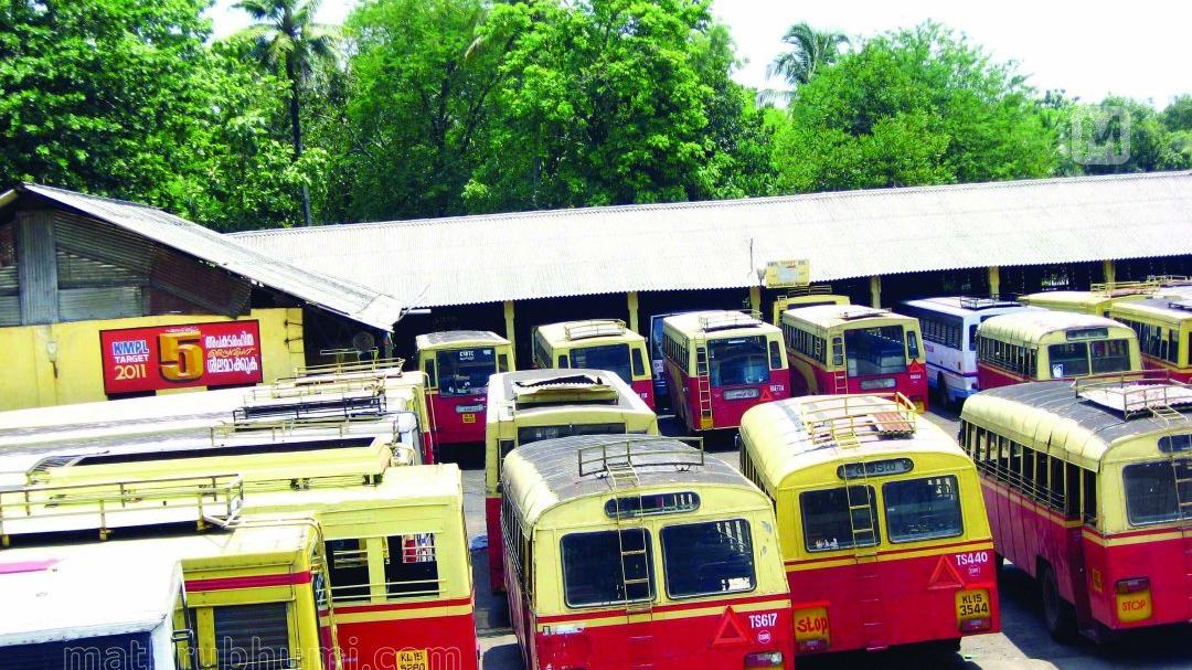 KSRTC bus mows down elderly woman in Palakkad | Mathrubhumi English
