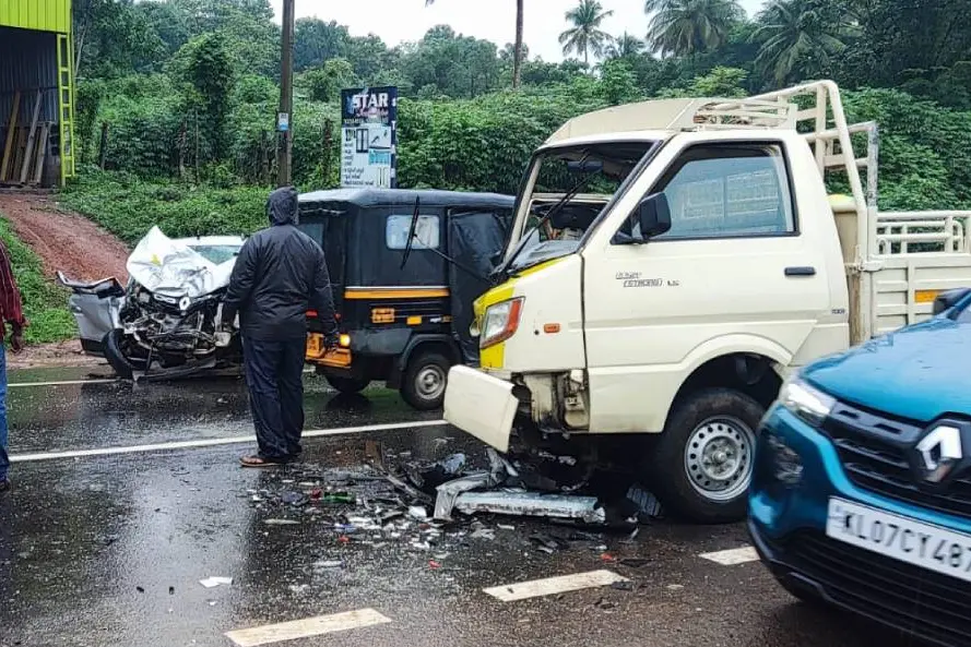 2 killed as van collides head-on with car in Palakkad | Mathrubhumi English