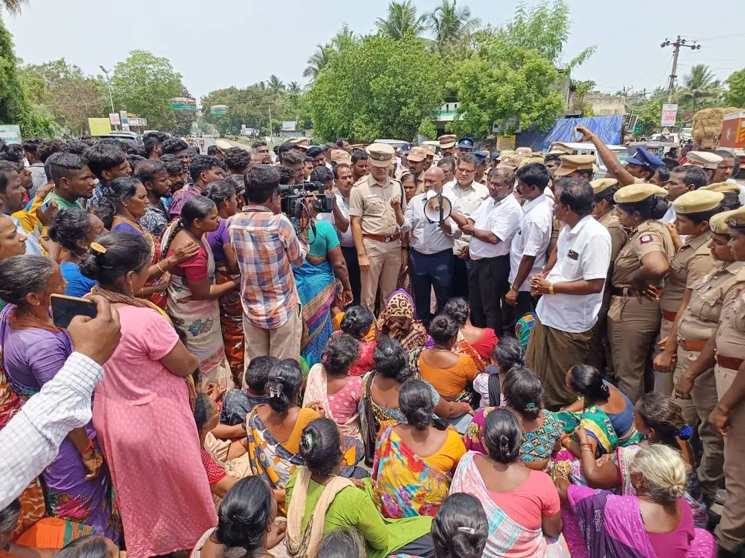Villagers block a road to protest after people died after allegedly consuming spurious liquor in Viluppuram district | Photo: PTI