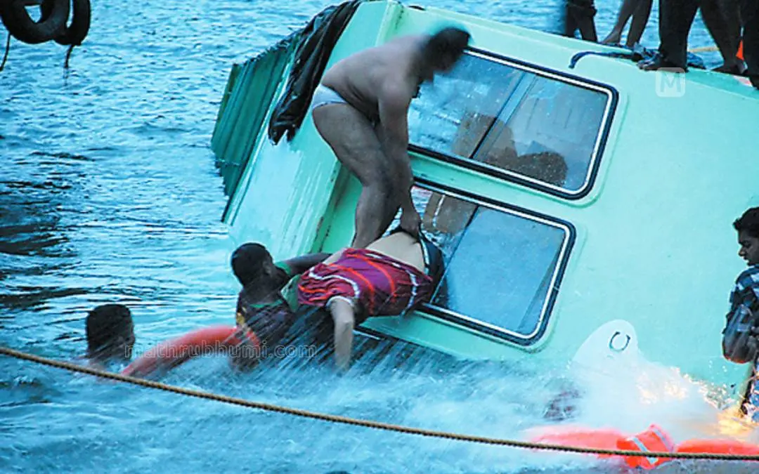 Rescue operation during Thekkady boat tragedy | Mathrubhumi file photo