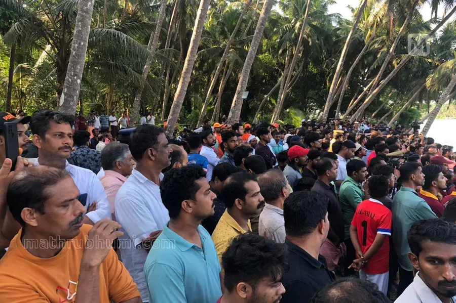 Locals give stern warning to boat owner for his irresponsible act