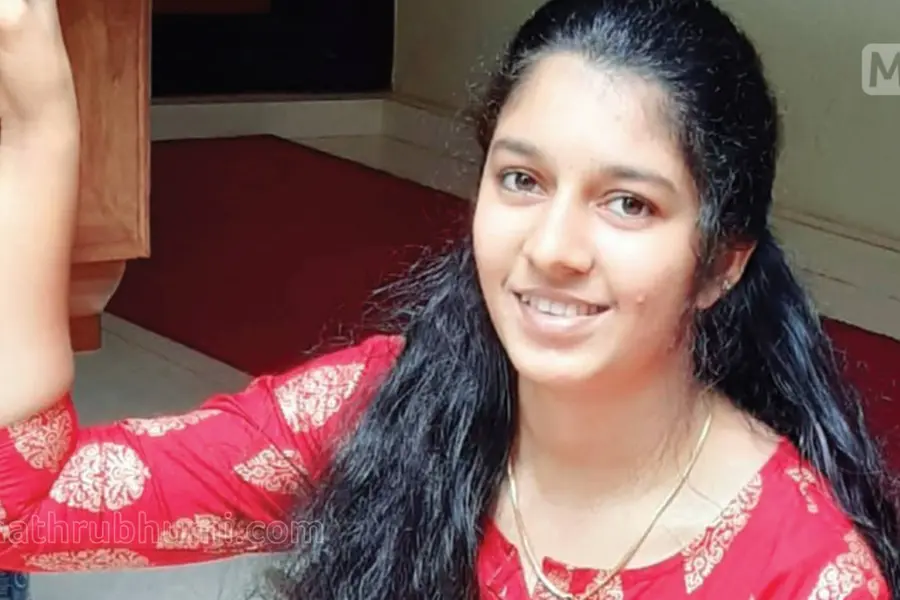 Kannur girl chases down man who misbehaved on bus, hands over to police