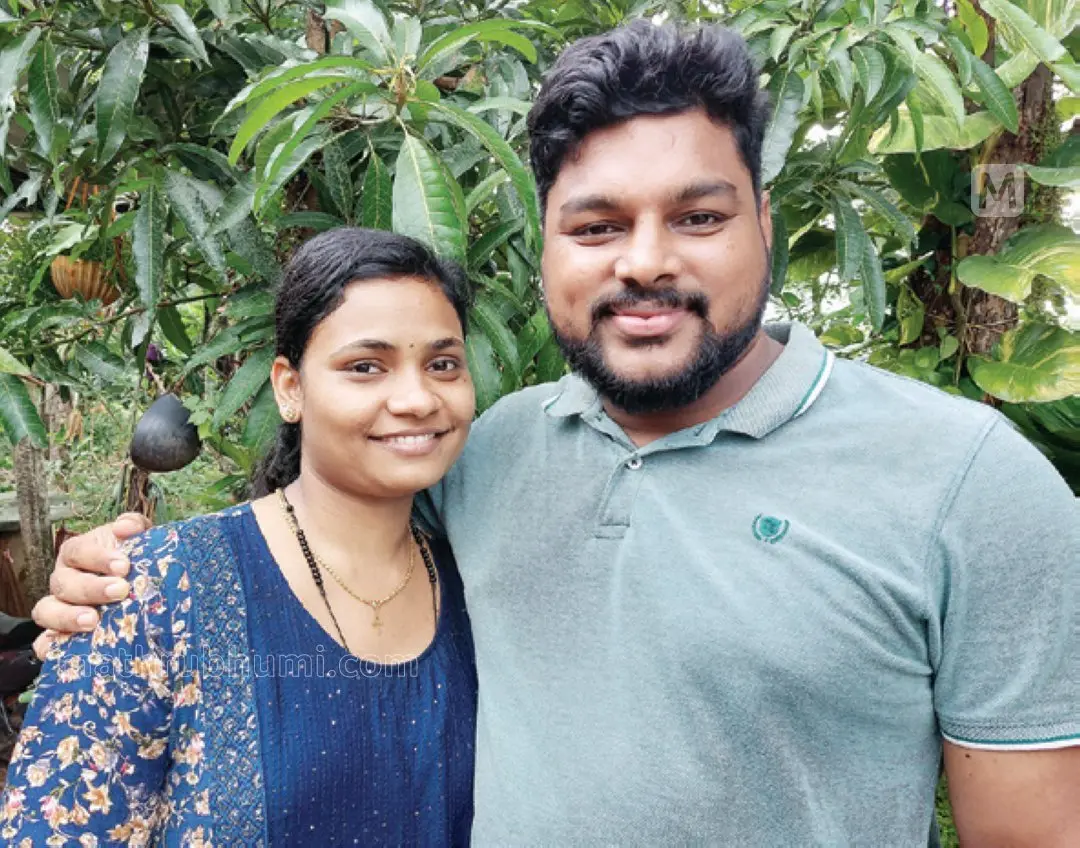 ജോയ്സനയും ഷെജിനും താമരക്കുളത്തെ ബന്ധുവീട്ടില്