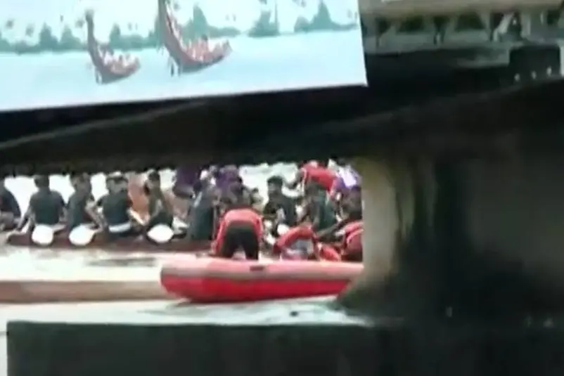 Boat carrying 25 men capsizes during race in Kozhikode