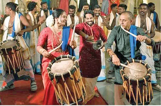 Bride and Groom performing at Guruvayur Temple | Photo: Mathrubhumi
