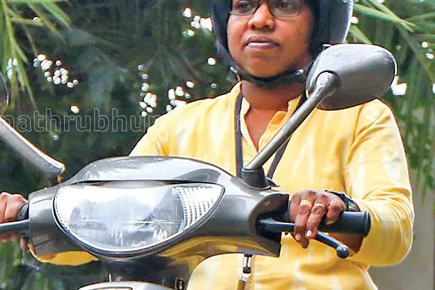 Last year's best entrepreneur: Now goes home to home earning Rs 350 per day for her service