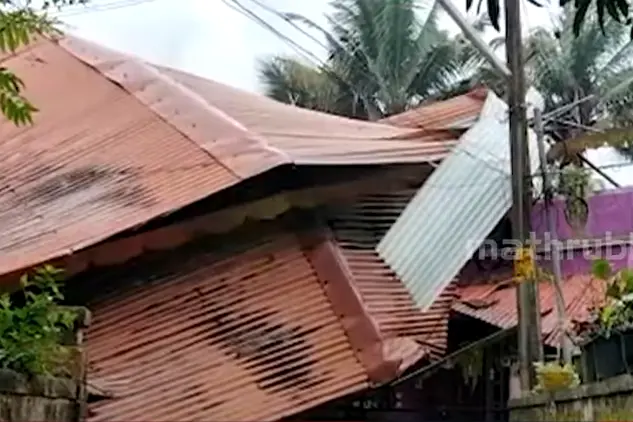 Cyclonic storm lashes Chalakudy in Thrissur, damages houses