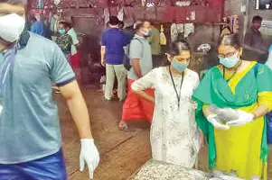 Officials seize perished sardines during surprise raid at Thrissur Sakthan Market