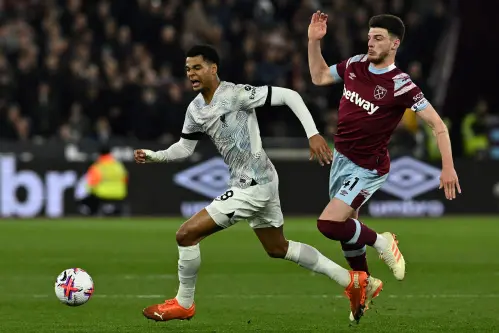 Liverpool beats West Ham 2-1, not giving up on top-4 finish