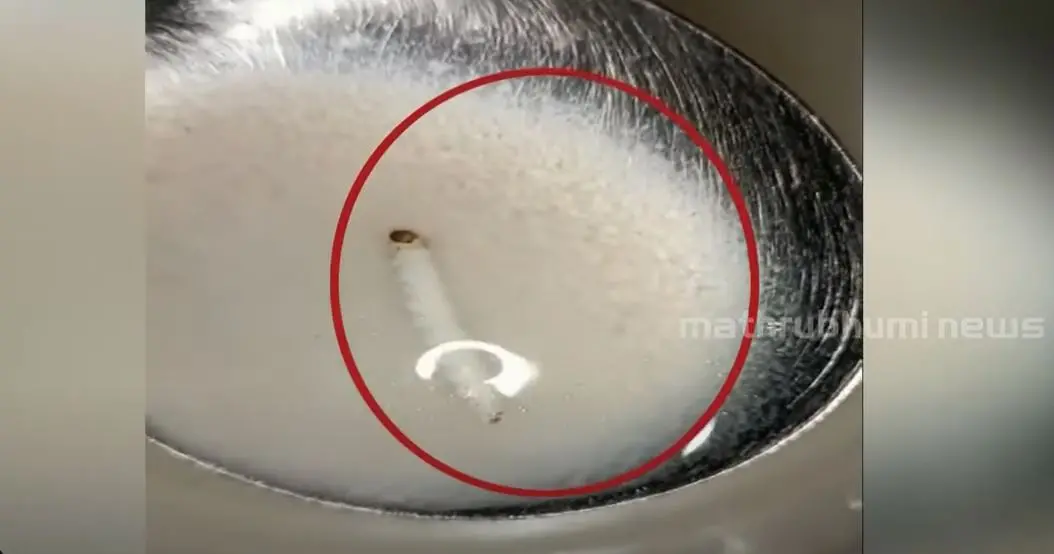 കഞ്ഞിയില് കണ്ടെത്തിയ പുഴു