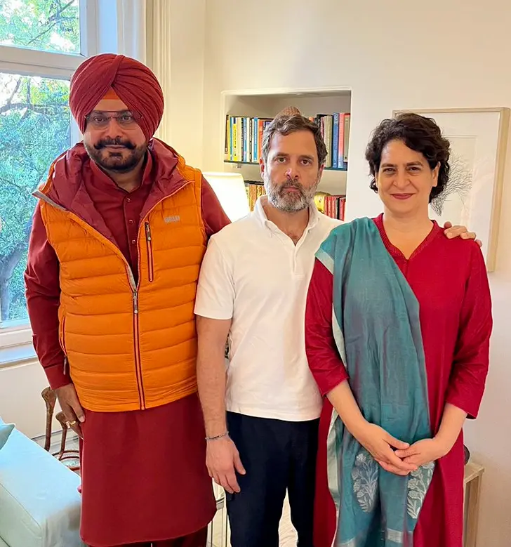 Congress leader Navjot Singh Sidhu meets party leaders Rahul Gandhi and Priyanka Gandhi Vadra, in New Delhi | Photo: ANI