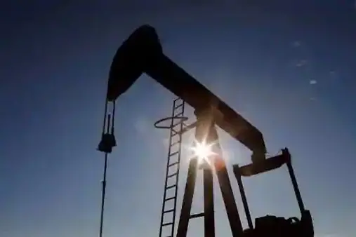 Govt cuts windfall tax on fuel export, domestic crude oil