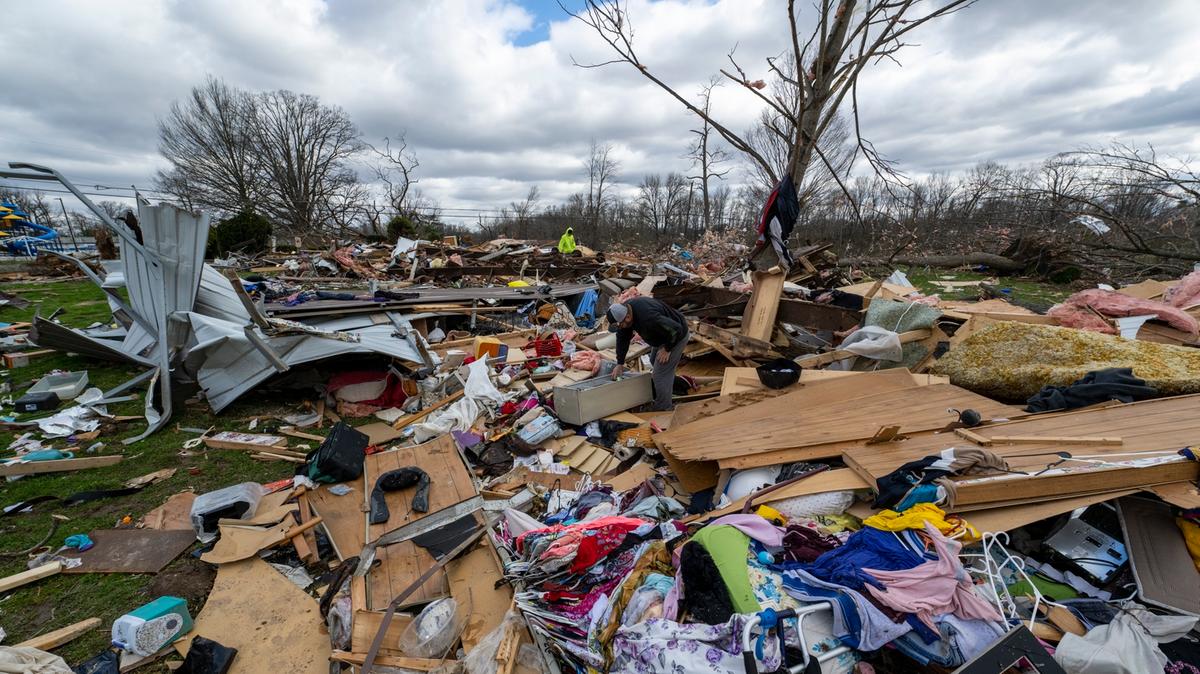 Deadly storms and tornadoes sweep through US, death toll rises to 24 ...