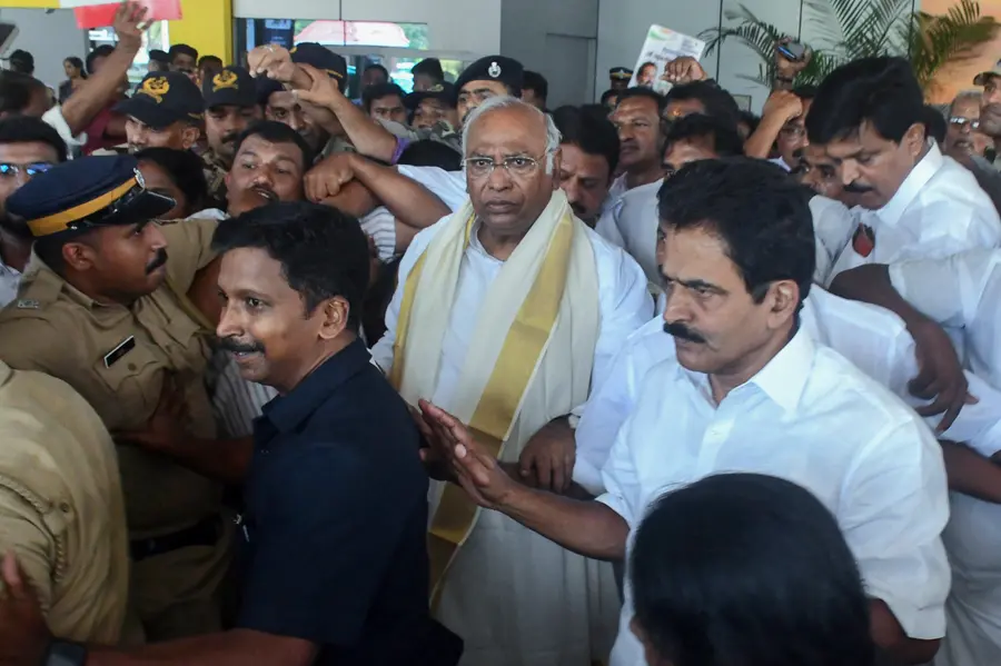 Vaikom Satyagraha most potent, earliest mass movement against caste discrimination: Kharge in Kerala