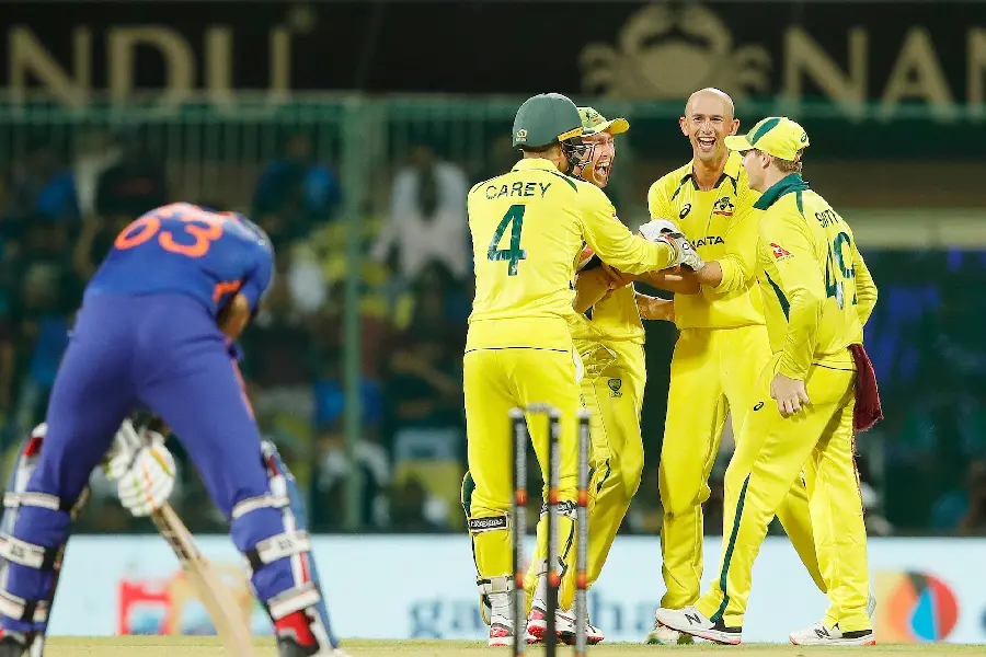 Australia beat India by 21 runs in third ODI to clinch series 2-1