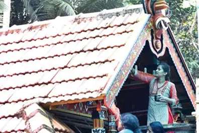 Women artists excel in temple mural paintings in Vadakara