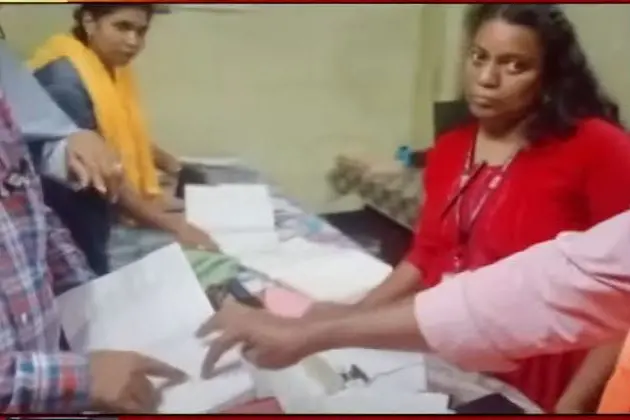 VACB raid at Parassala checkpost unearths cash, chicken as bribes