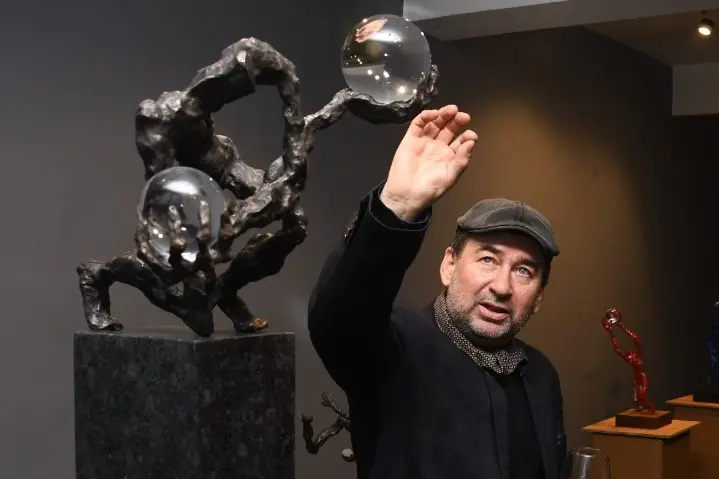 Poland through the eyes of artist Tomasz Koclega and his 'Inner balance' with his works