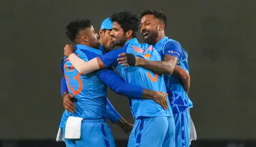 Washington Sundar celebrates with teammates the wicket of New Zealand's Finn Allen | PTI