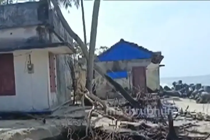 Rough sea damages houses on Alappuzha coast