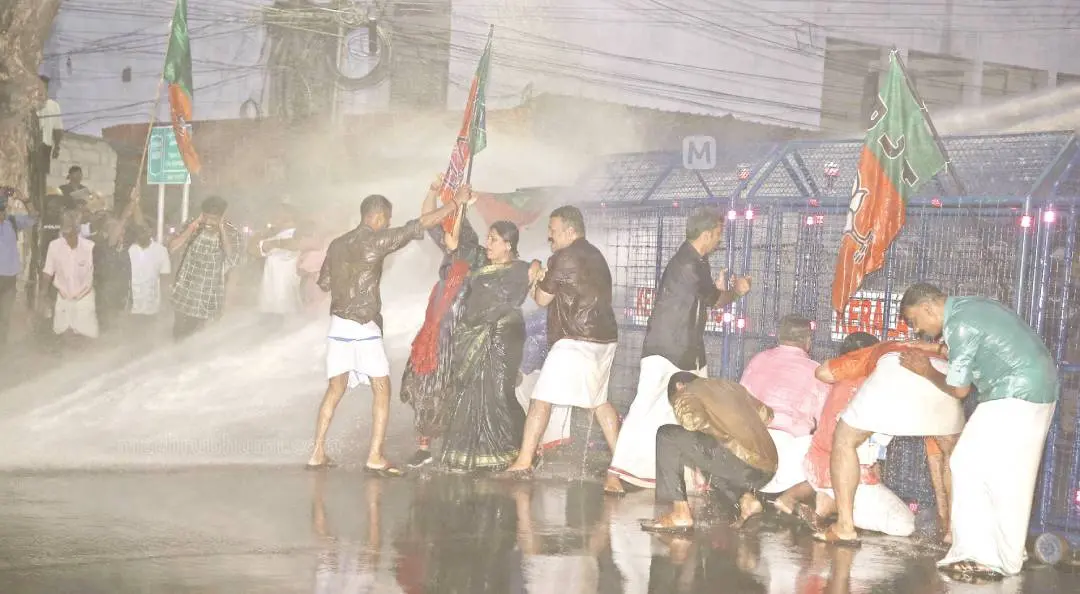 Brawl at Poojapura / Photo: Screengrab of Mathrubhumi News