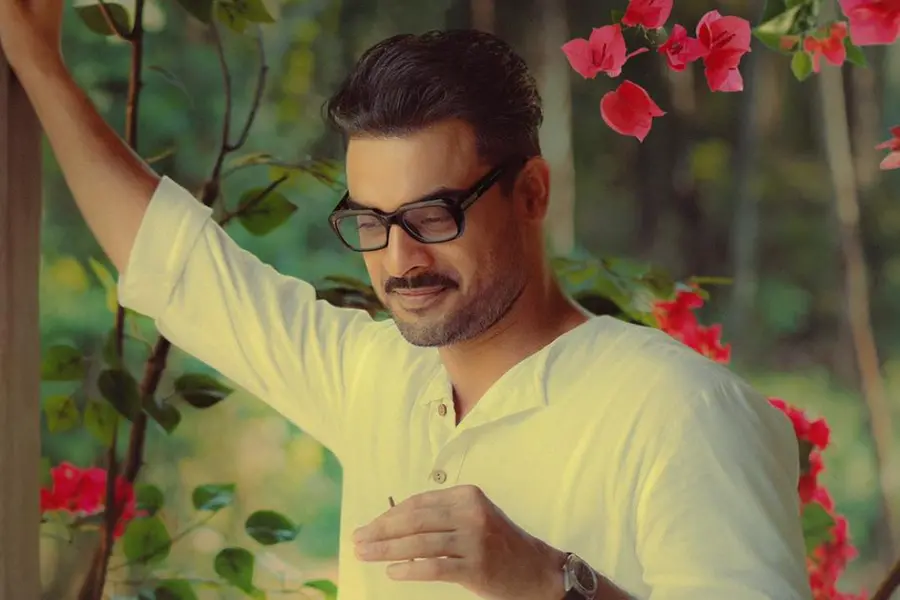 Tovino Thomas as Vaikom Muhammed Basheer; ‘Neelavelicham’ new poster out