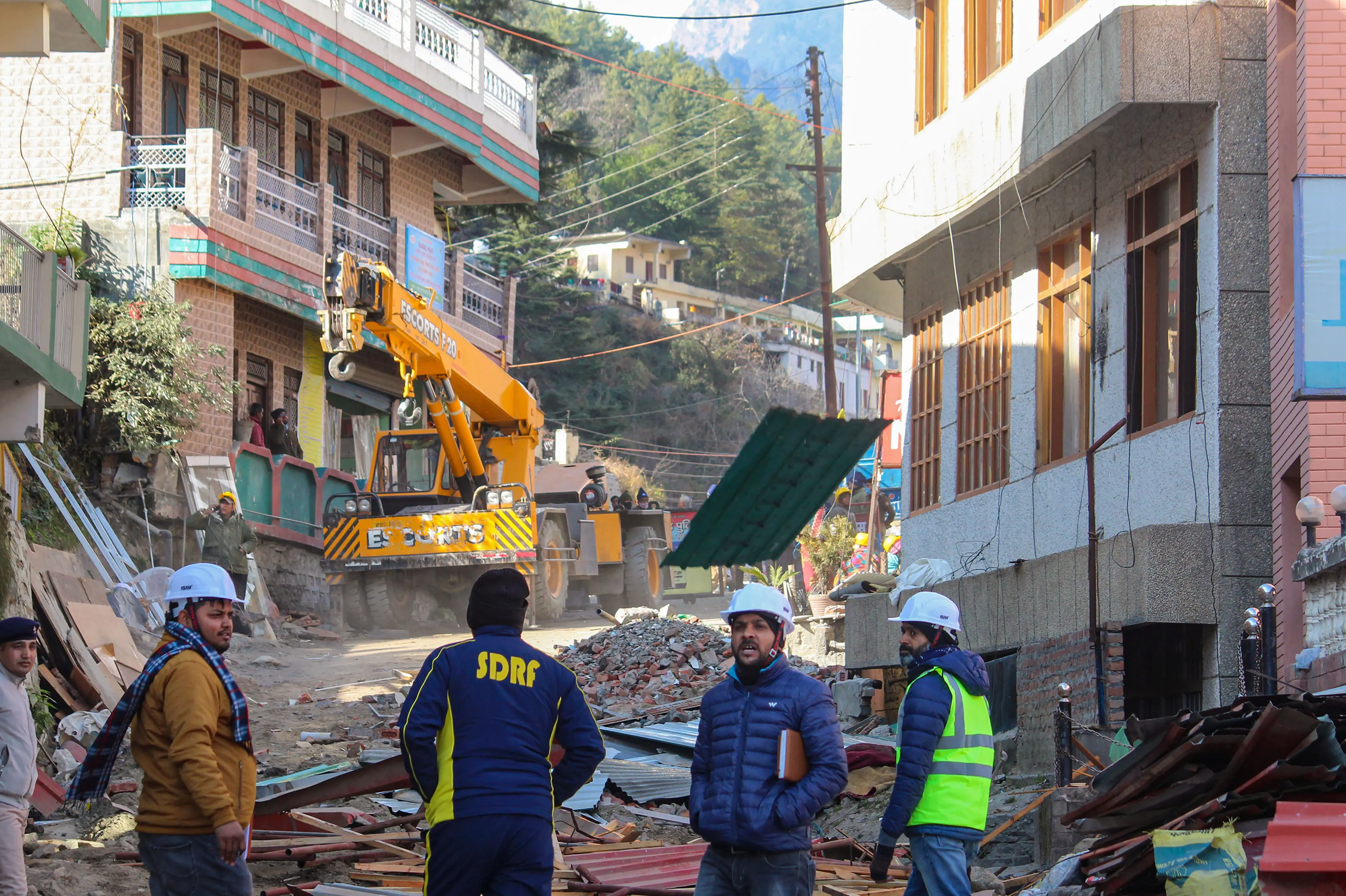 Demolition of unsafe buildings in Joshimath | Photo: PTI