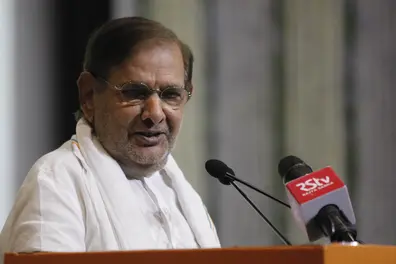 Kerala CM condoles demise of socialist leader Sharad Yadav